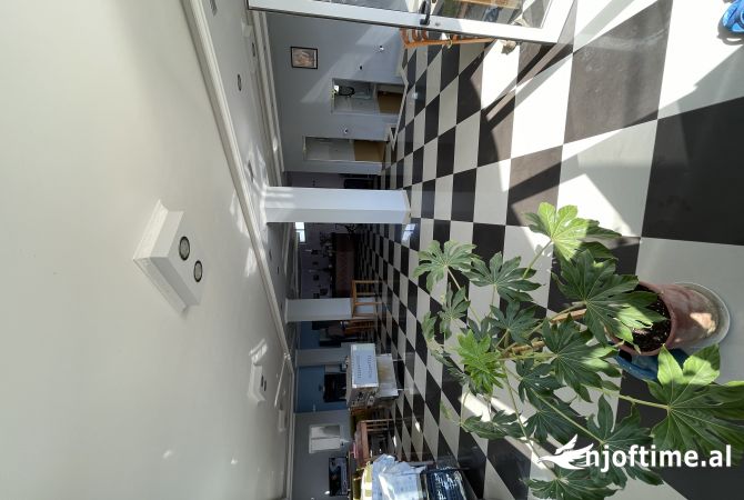 Shtepi ne shitje Shtepi Private ne Durres, 3+1, Mobilimi Pjeserisht e mobiluar, Pagesa 390,000  Euro.