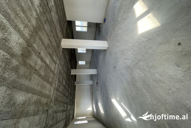 Shtepi ne shitje Shtepi Private ne Durres, 3+1, Mobilimi Pjeserisht e mobiluar, Pagesa 390,000  Euro.