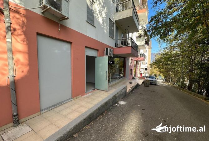 Ambient biznesi me qera 3+1 ne Tirane - 25,000 Leke