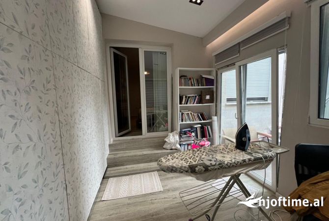 Shtepi ne shitje Apartament ne Tirane, 2+1, Mobilimi E mobiluar, Pagesa 290,000  Euro.