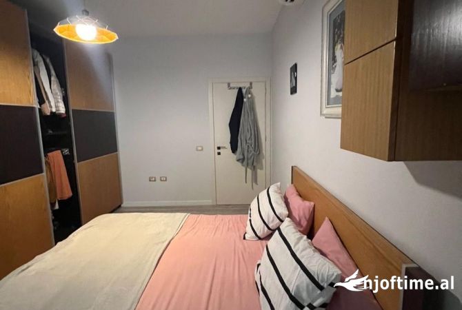 Shtepi ne shitje Apartament ne Tirane, 2+1, Mobilimi E mobiluar, Pagesa 290,000  Euro.