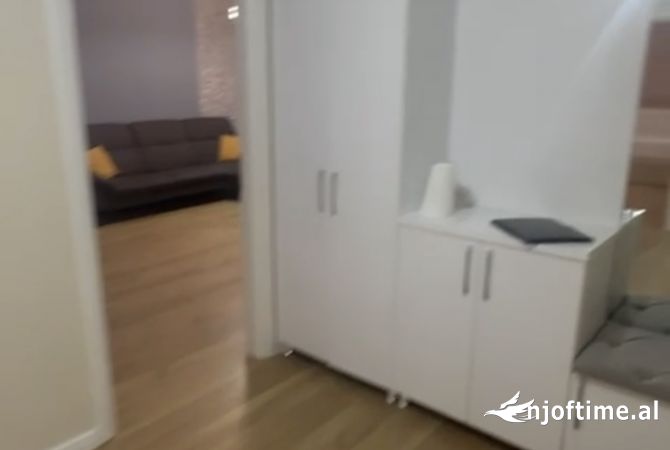 Shtepi ne shitje Apartament ne Tirane, 3+1, Mobilimi E mobiluar, Pagesa 250,000  Euro.