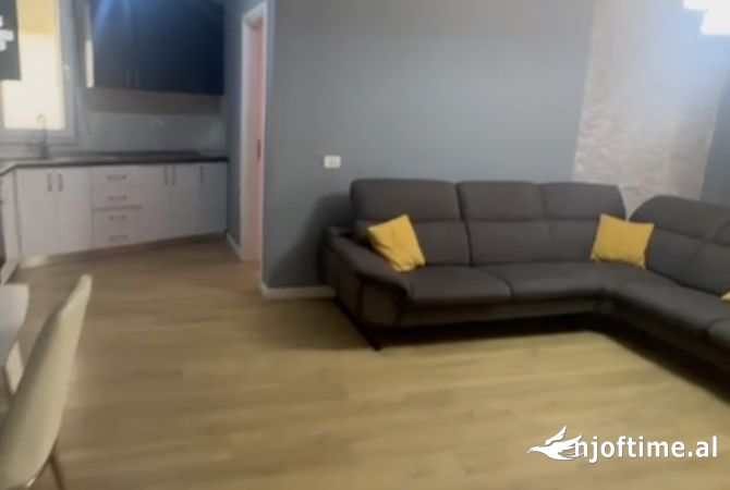 Shitet apartament 3+1 tek Kopshti Zoologjik