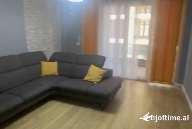 Shtepi ne shitje Apartament ne Tirane, 3+1, Mobilimi E mobiluar, Pagesa 250,000  Euro.