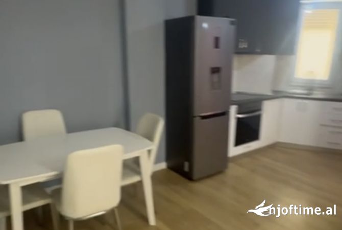 Shtepi ne shitje Apartament ne Tirane, 3+1, Mobilimi E mobiluar, Pagesa 250,000  Euro.