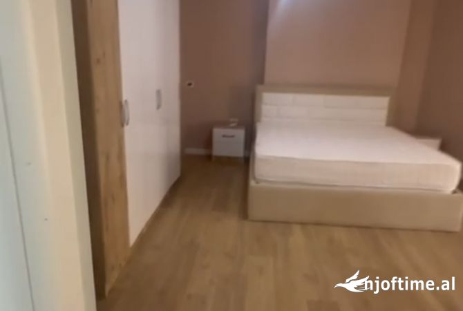 Shtepi ne shitje Apartament ne Tirane, 3+1, Mobilimi E mobiluar, Pagesa 250,000  Euro.