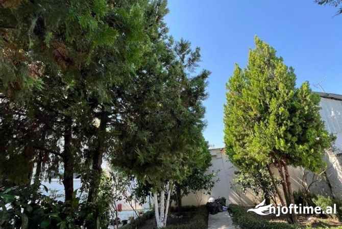 Shtepi ne shitje Shtepi Private ne Tirane, 3+1, Mobilimi E mobiluar, Pagesa 195,000  Euro.