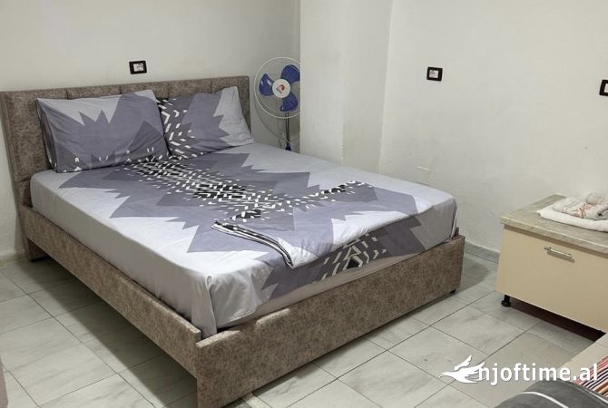 Shtepi me qera Shtepi Private ne Tirane, 1+1, Mobilimi E mobiluar, Pagesa 50,000  Leke.