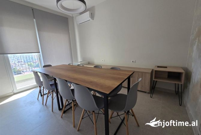 Ambient biznesi me qera 3+1 ne Tirane - 50,000 Leke