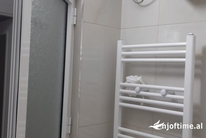 Shtepi me qera Apartament ne Tirane, 2+1, Mobilimi E mobiluar, Pagesa 65,000  Leke.