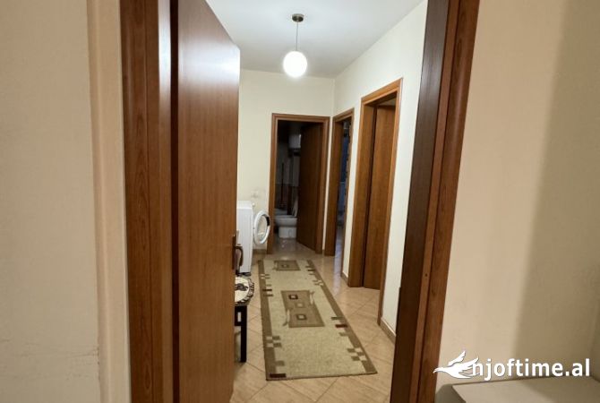Shtepi me qera Apartament ne Tirane, 2+1, Mobilimi E mobiluar, Pagesa 45,000  Leke.