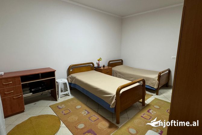 Shtepi me qera Apartament ne Tirane, 2+1, Mobilimi E mobiluar, Pagesa 65,000  Leke.