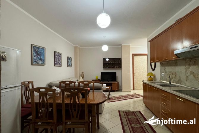 Shtepi me qera 2+1 ne Tirane - 65,000 Leke
