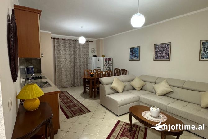Shtepi me qera 2+1 ne Tirane - 65,000 Leke