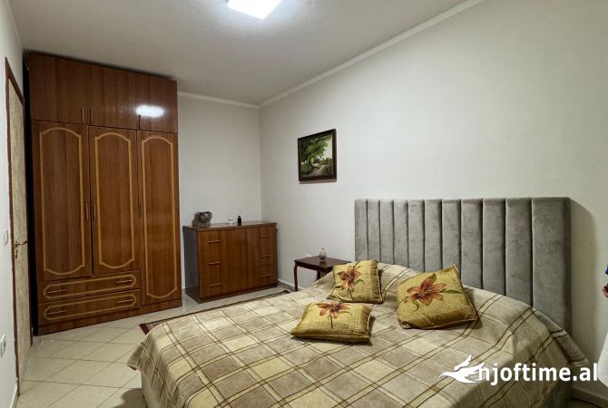 Shtepi me qera Apartament ne Tirane, 2+1, Mobilimi E mobiluar, Pagesa 65,000  Leke.