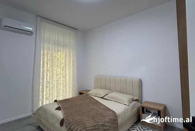 Shtepi me qera Apartament ne Tirane, 2+1, Mobilimi E mobiluar, Pagesa 800  Euro.