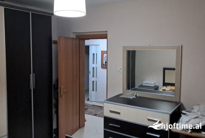 Shtepi me qera Apartament ne Tirane, 2+1, Mobilimi E mobiluar, Pagesa 450  Euro.