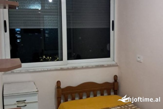 Shtepi me qera Apartament ne Tirane, 2+1, Mobilimi E mobiluar, Pagesa 450  Euro.