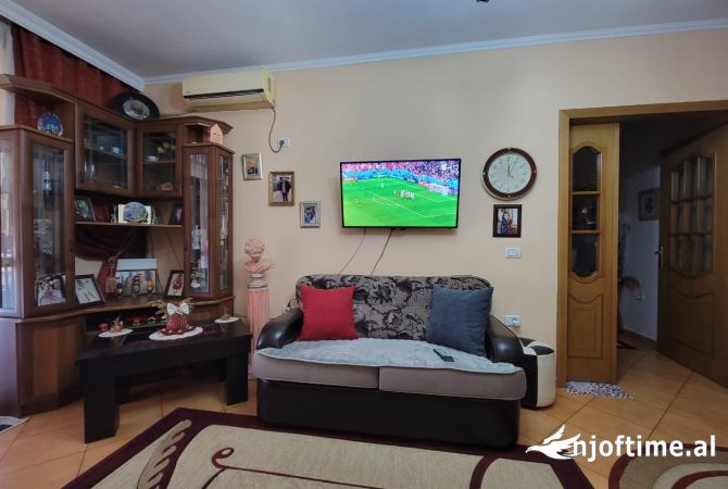 Shtepi ne shitje Apartament ne Tirane, 3+1, Mobilimi E mobiluar, Pagesa 165,000  Euro.