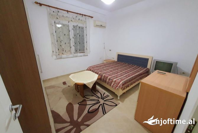 Shtepi ne shitje Apartament ne Tirane, 2+1, Mobilimi E mobiluar, Pagesa 140,000  Euro.
