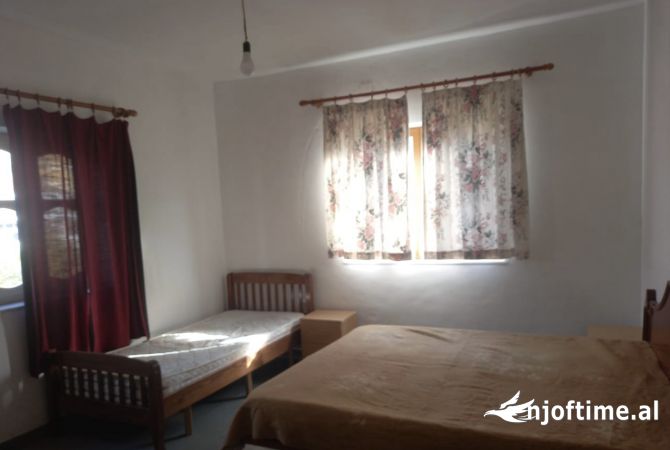 Shtepi me qera Shtepi Private ne Tirane, 3+1, Mobilimi E mobiluar, Pagesa 50,000  Leke.