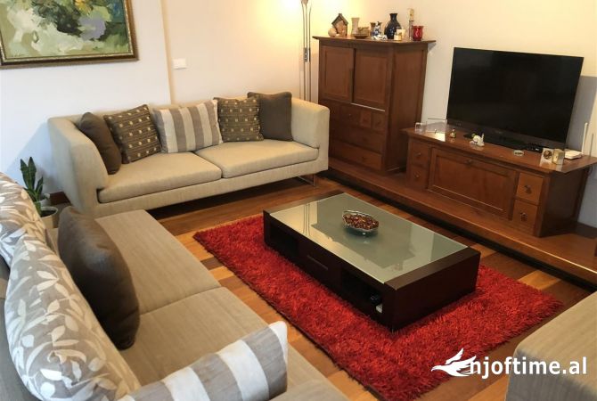 Shtepi me qera 3+1 ne Tirane - 1,100 Euro