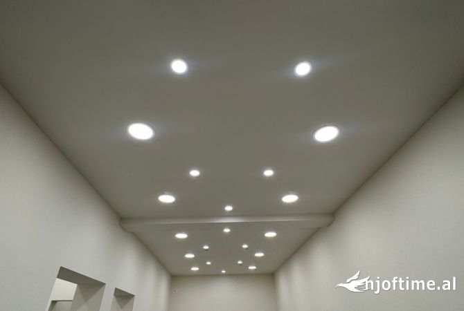 Shitet dyqan perballe Stadiumit Dinamo