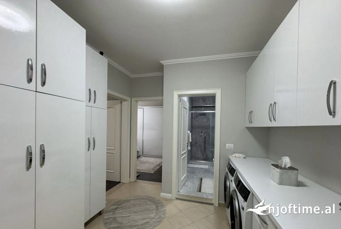 Shtepi ne shitje Apartament ne Tirane, 2+1, Mobilimi E mobiluar, Pagesa 295,000  Euro.
