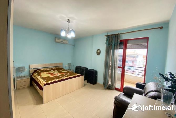 Shtepi ne shitje Apartament ne Tirane, 2+1, Mobilimi E mobiluar, Pagesa 92,000  Euro.