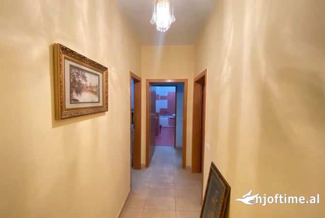 Shtepi ne shitje Apartament ne Tirane, 2+1, Mobilimi E mobiluar, Pagesa 92,000  Euro.