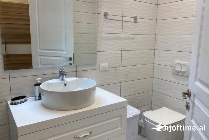 Shtepi me qera Apartament ne Tirane, 2+1, Mobilimi E mobiluar, Pagesa 550  Euro.