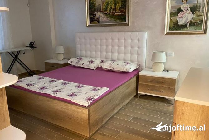 Shtepi me qera Apartament ne Tirane, 2+1, Mobilimi E mobiluar, Pagesa 550  Euro.