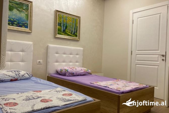 Shtepi me qera Apartament ne Tirane, 2+1, Mobilimi E mobiluar, Pagesa 550  Euro.