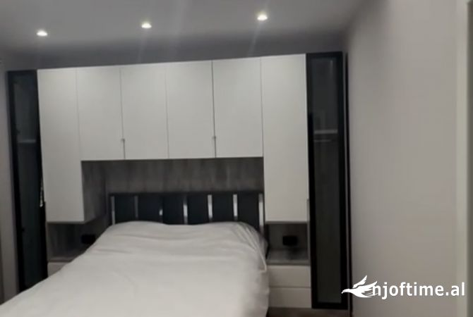 Shtepi ne shitje Apartament ne Tirane, 2+1, Mobilimi E mobiluar, Pagesa 180,000  Euro.