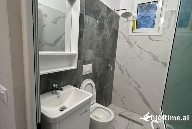 Shtepi me qera Shtepi Private ne Tirane, 1+1, Mobilimi E mobiluar, Pagesa 35,000  Leke.
