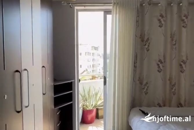 Shtepi me qera Apartament ne Tirane, 2+1, Mobilimi E mobiluar, Pagesa 450  Euro.
