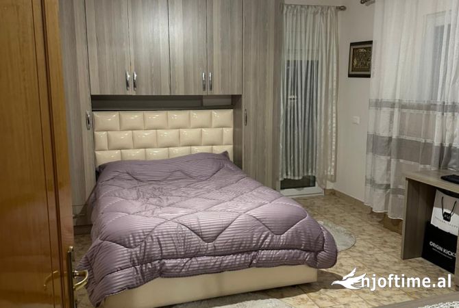 Shtepi ne shitje Apartament ne Tirane, 2+1, Mobilimi E mobiluar, Pagesa 143,000  Euro.