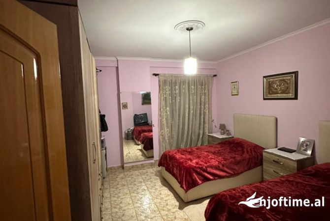 Shtepi ne shitje Apartament ne Tirane, 2+1, Mobilimi E mobiluar, Pagesa 143,000  Euro.
