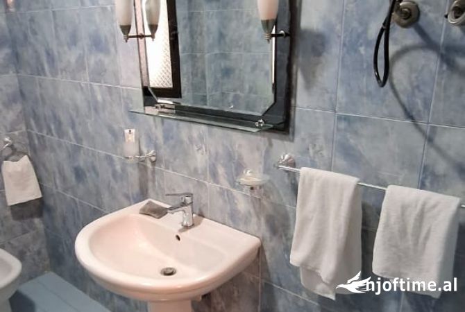 Shtepi me qera Apartament ne Tirane, 1+1, Mobilimi E mobiluar, Pagesa 50,000  Leke.