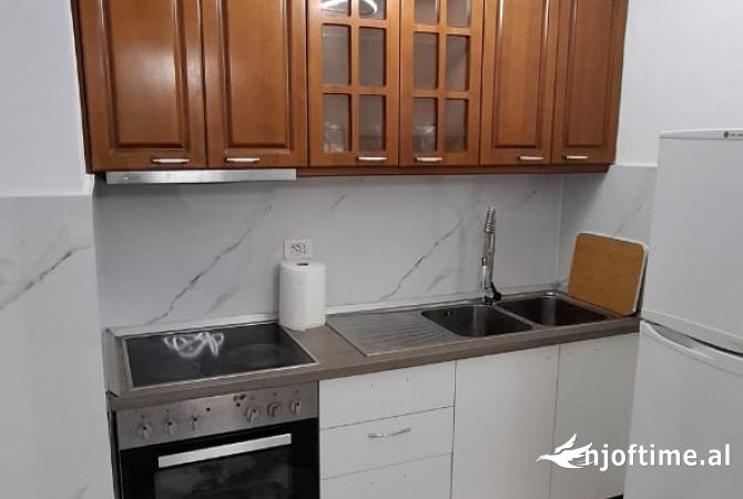 Shtepi me qera 1+1 ne Tirane - 50,000 Leke