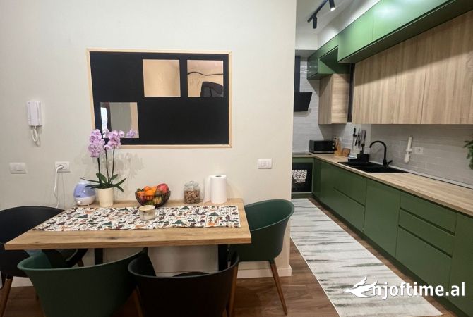 Shtepi me qera Apartament ne Tirane, 2+1, Mobilimi E mobiluar, Pagesa 1,600  Euro.