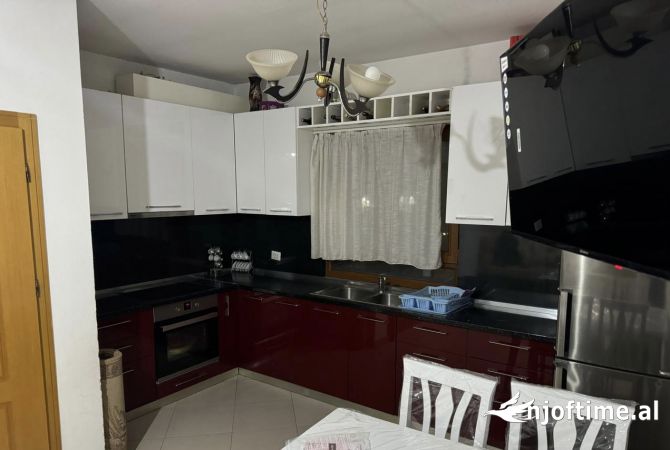 Shtepi me qera 2+1 ne Tirane - 40,000 Leke