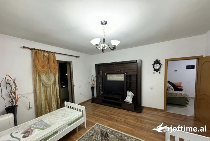 Shtepi me qera 2+1 ne Tirane - 40,000 Leke
