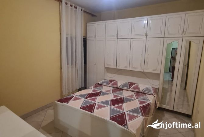 Shtepi me qera Apartament ne Tirane, 1+1, Mobilimi E mobiluar, Pagesa 40,000  Leke.
