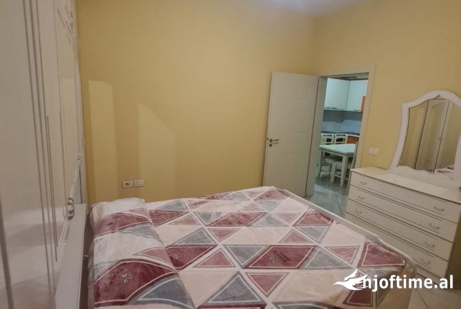 Shtepi me qera Apartament ne Tirane, 1+1, Mobilimi E mobiluar, Pagesa 40,000  Leke.