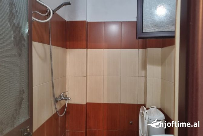 Shtepi me qera Shtepi Private ne Tirane, 1+1, Mobilimi Pjeserisht e mobiluar, Pagesa 25,000  Leke.