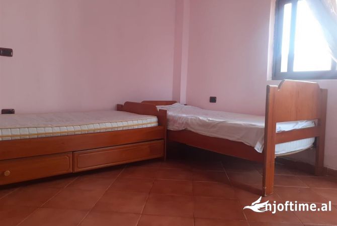 Shtepi me qera 1+1 ne Tirane - 30,000 Leke