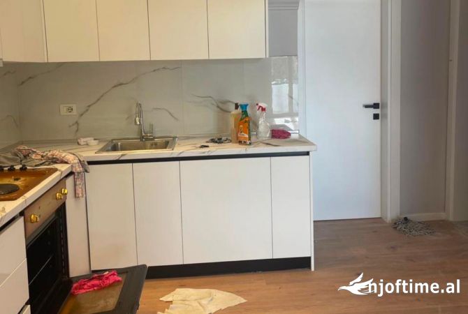 Shtepi me qera Apartament ne Tirane, 1+1, Mobilimi E mobiluar, Pagesa 40,000  Leke.