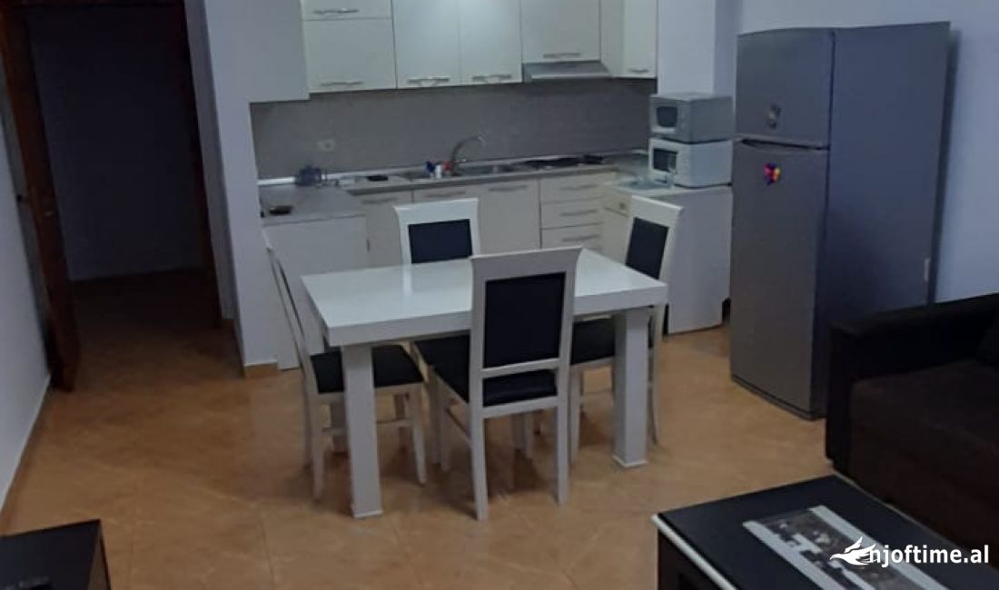 Shtepi me qera Apartament ne Tirane, 2+1, Mobilimi E mobiluar, Pagesa 750  Euro.