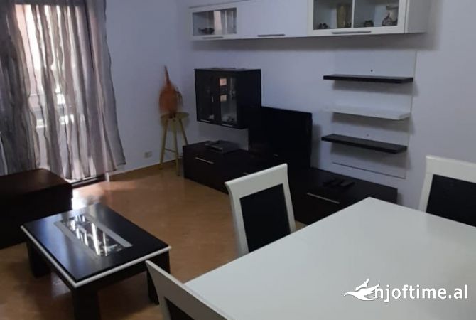 Shtepi me qera Apartament ne Tirane, 2+1, Mobilimi E mobiluar, Pagesa 750  Euro.